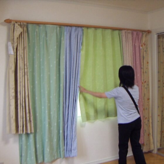 あなたのお家がショールームにカーテンを試着して選びませんか？